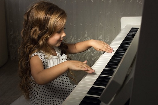 Kinh nghiệm bổ ích khi mua đàn Piano điện cho bé