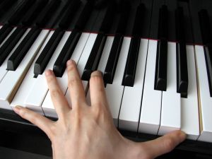 Tăng tốc độ ngón tay của bạn khi chơi Piano